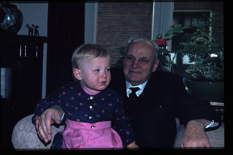 19.Driebergen jan 1965 Opa,Brigitte.JPG